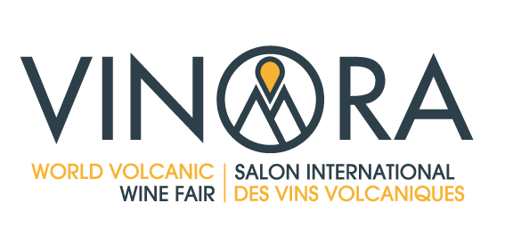 logo et baseline de vinora salon international des vins volcaniques